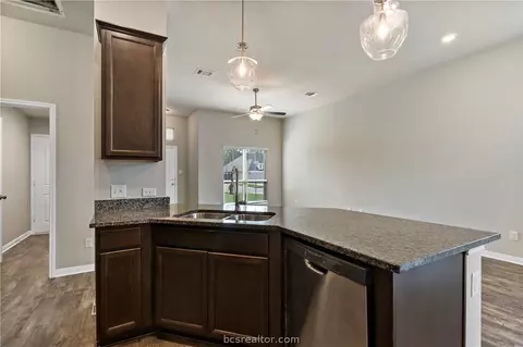 2017 Dumfries Dr, Bryan, TX 77807 photo 9