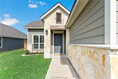 2017 Dumfries Dr, Bryan, TX 77807 photo 2