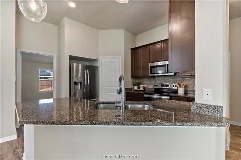 2017 Dumfries Dr, Bryan, TX 77807 photo 6