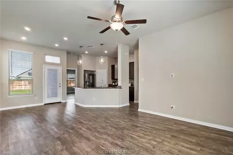 2017 Dumfries Dr, Bryan, TX 77807 photo 3
