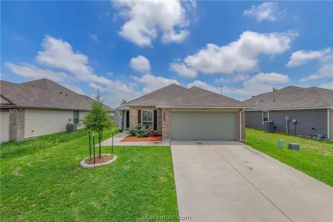2737 Porters Way, Bryan, TX 77803