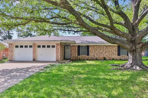 3508 Oak Hollow Dr, Bryan, TX 77802