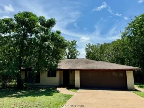 2005 Woodville Dr, Bryan, TX 77803