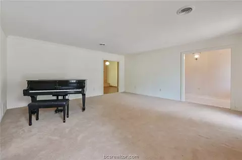 1205 Broadmoor Dr, Bryan, TX 77802 photo 11