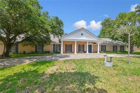 1205 Broadmoor Dr, Bryan, TX 77802 photo 3