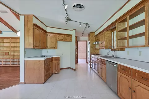 1205 Broadmoor Dr, Bryan, TX 77802 photo 8