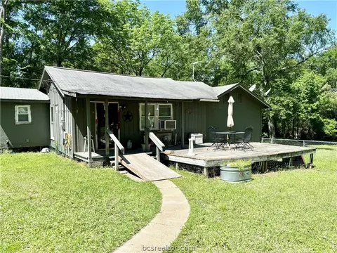 30577 S Walnut Dr, Waller, TX 77484