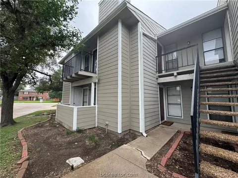1901 Holleman Drive W 301, College Station, TX 77840