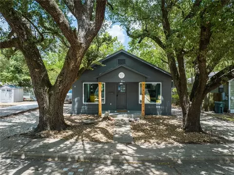 Exterior - 902 Travis St, Bryan, TX 77803 photo 8 of 9