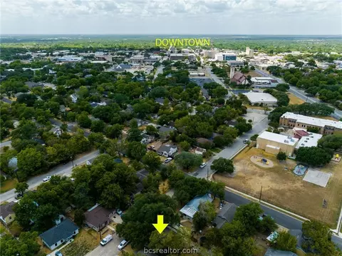 View/Area - 902 Travis St, Bryan, TX 77803 photo 2 of 2