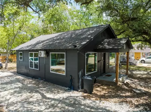 Exterior - 902 Travis St, Bryan, TX 77803 photo 7 of 9