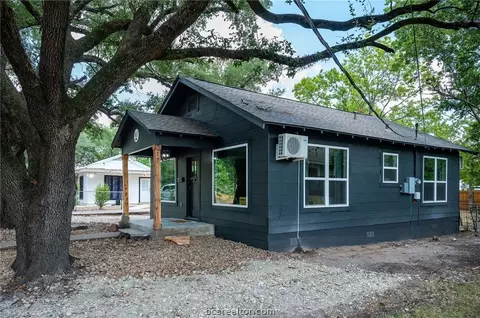 Exterior - 902 Travis St, Bryan, TX 77803 photo 3 of 9