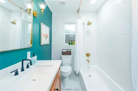 Bath - 902 Travis St, Bryan, TX 77803 photo 1 of 5