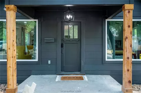 Exterior - 902 Travis St, Bryan, TX 77803 photo 2 of 9