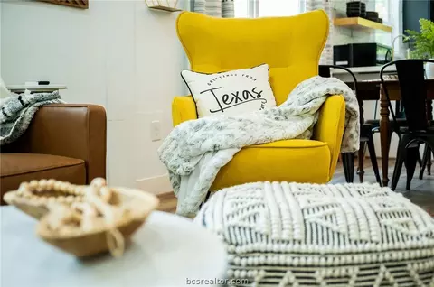 Living - 902 Travis St, Bryan, TX 77803 photo 5 of 5