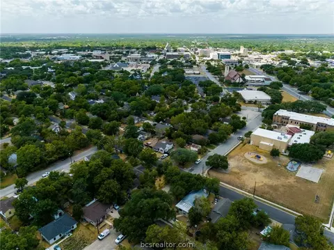 View/Area - 902 Travis St, Bryan, TX 77803 photo 1 of 2