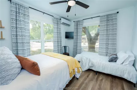 Bedroom - 902 Travis St, Bryan, TX 77803 photo 4 of 7