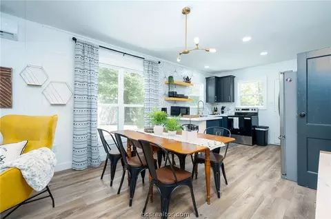 Dining - 902 Travis St, Bryan, TX 77803 photo 1 of 3