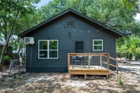 Exterior - 902 Travis St, Bryan, TX 77803 photo 6 of 9
