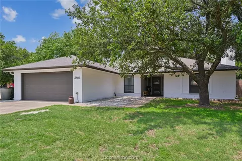 3806 Valley Oaks Dr, Bryan, TX 77802