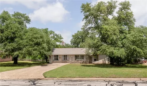 1003 Winding Rd, College Station, TX 77840
