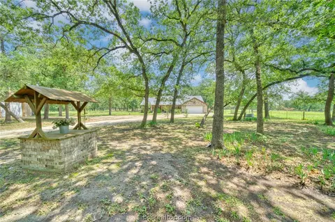 5236 Paso Fino Ln, Madisonville, TX 77864