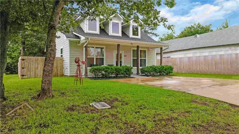 305 Moss St, Bryan, TX 77803 photo 4