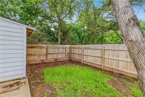 305 Moss St, Bryan, TX 77803 photo 15