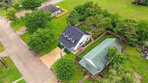 305 Moss St, Bryan, TX 77803 photo 6