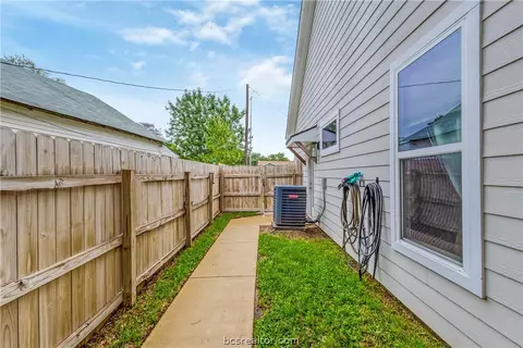 305 Moss St, Bryan, TX 77803 photo 17