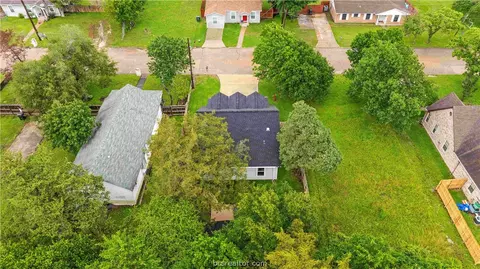 305 Moss St, Bryan, TX 77803 photo 9