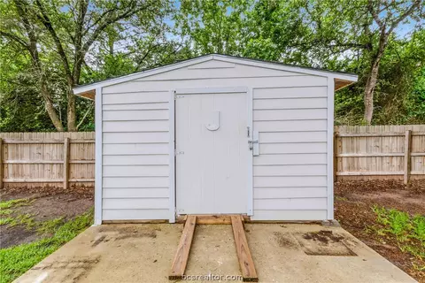 305 Moss St, Bryan, TX 77803 photo 18