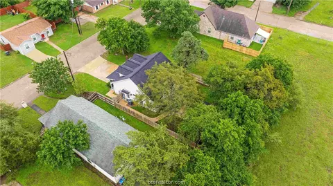 305 Moss St, Bryan, TX 77803 photo 8