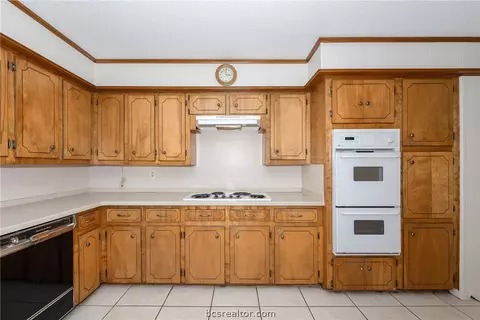Kitchen - 2305 Devonshire St, Bryan, TX 77802 photo 5 of 6