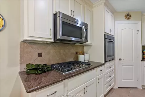 Kitchen - 3712 Williams Trace Dr, Bryan, TX 77808 photo 5 of 8
