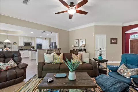 Living - 3712 Williams Trace Dr, Bryan, TX 77808 photo 3 of 4