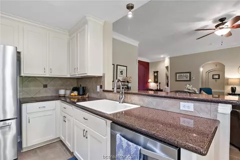 Kitchen - 3712 Williams Trace Dr, Bryan, TX 77808 photo 6 of 8