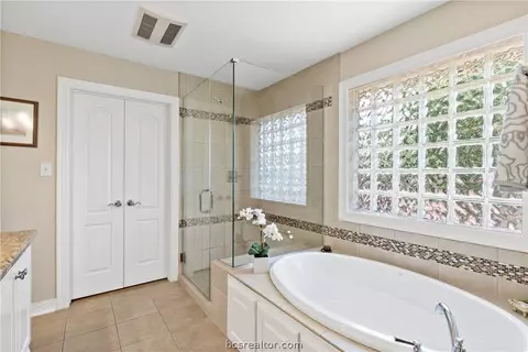 Bath - 3712 Williams Trace Dr, Bryan, TX 77808 photo 2 of 4