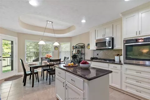 Kitchen - 3712 Williams Trace Dr, Bryan, TX 77808 photo 4 of 8