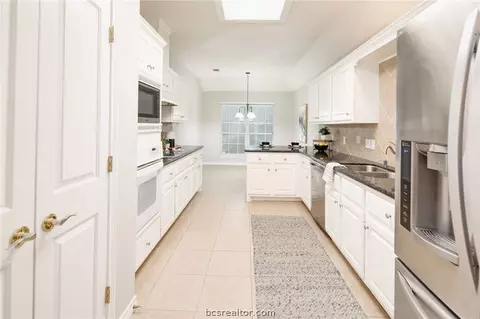 2906 Burning Tree Ct, Bryan, TX 77802 photo 7