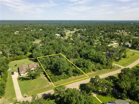 9598 Edinburg Trl, Iola, TX 77861