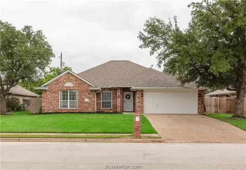 4701 Warwick Ln, Bryan, TX 77802