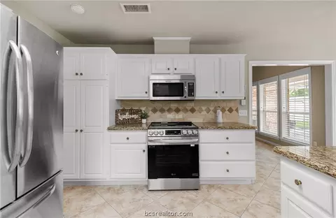 Kitchen - 4701 Warwick Ln, Bryan, TX 77802 photo 4 of 4