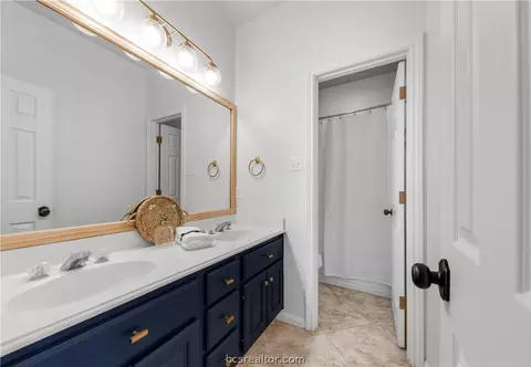 Bath - 4701 Warwick Ln, Bryan, TX 77802 photo 3 of 3