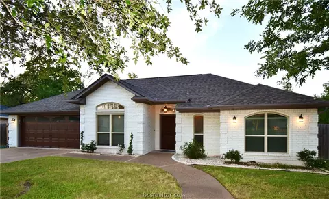 2613 Manchester Dr, Bryan, TX 77802