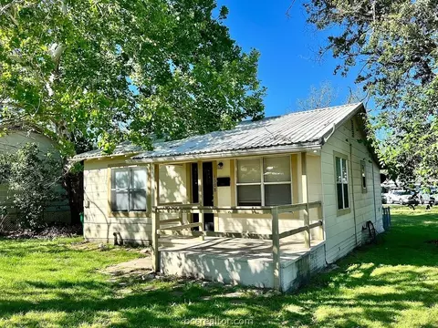1308 S Park St, Brenham, TX 77833
