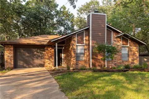 2112 Labrisa Dr, Bryan, TX 77807