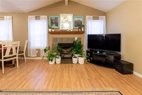 2112 Labrisa Dr, Bryan, TX 77807 photo 6