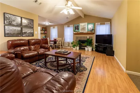 2112 Labrisa Dr, Bryan, TX 77807 photo 2
