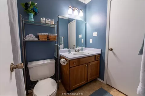 2112 Labrisa Dr, Bryan, TX 77807 photo 24
